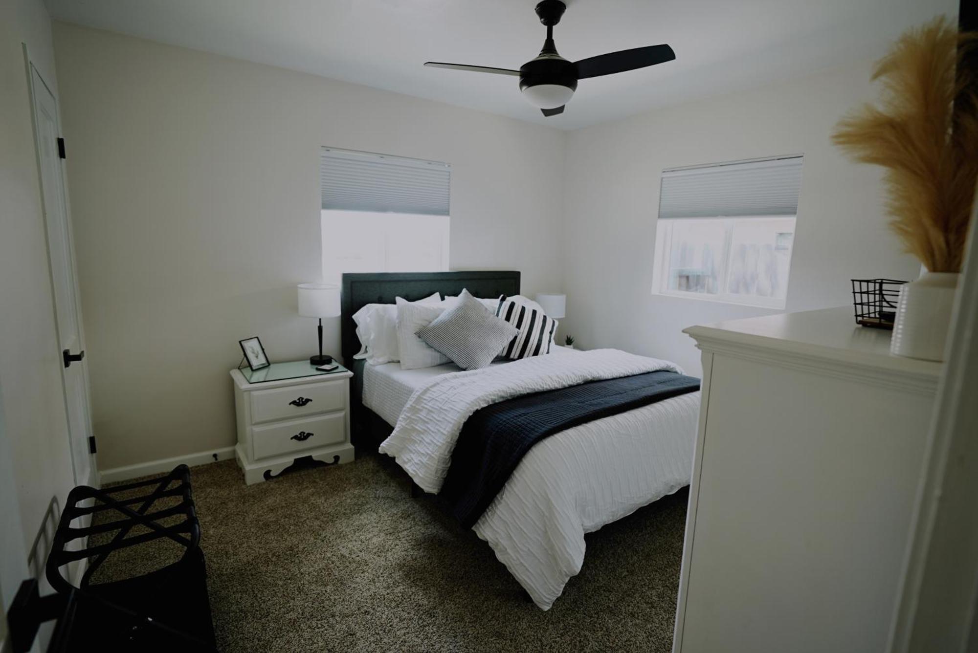 Centrally Located! Remodeled! Huge Backyard! The White House Albuquerque Exteriér fotografie